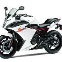 2013 FZ6R white