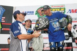 Arai’s Brian Weston presented a one-off “Jolly Roger” carbon Corsair-V RC to four-time AMA Superbike champion Josh Hayes.