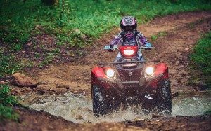PSB managing editor Liz Keener shows the 2016 Yamaha Kodiak has been designed to tackle a variety of work-related tasks. 