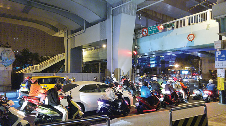 Scooters easily outnumbered cars in Taiwan. Liz took video to show just how many scooters take off when a light turns green in Taiwan. View that video by clicking the image above.