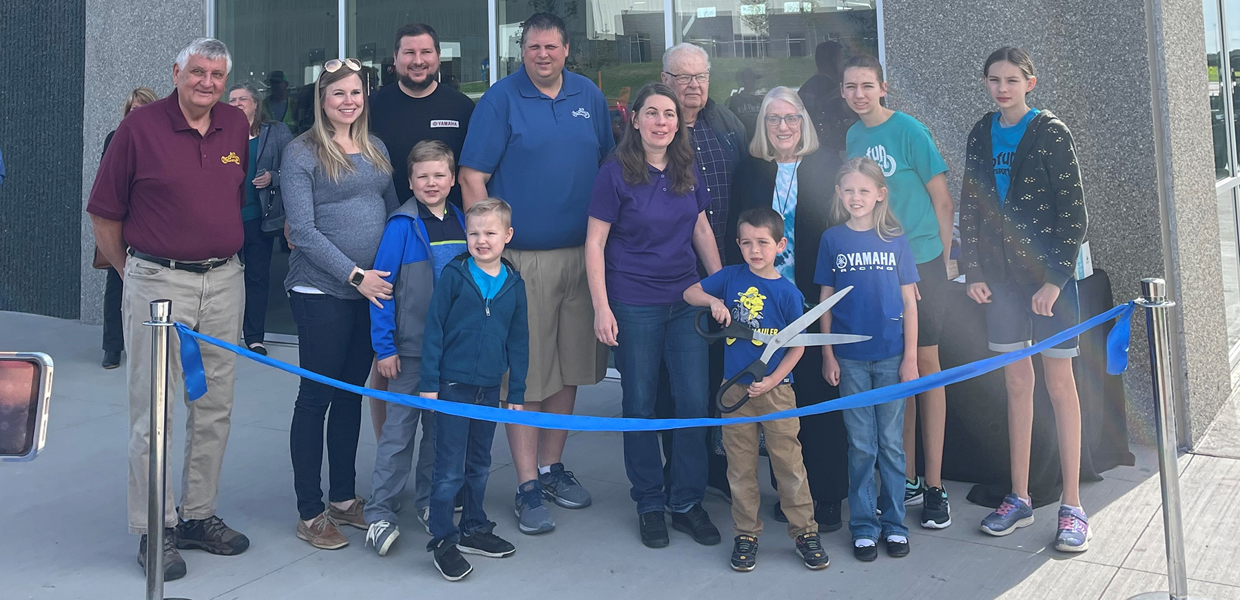Dealership holds ribbon cutting at new location