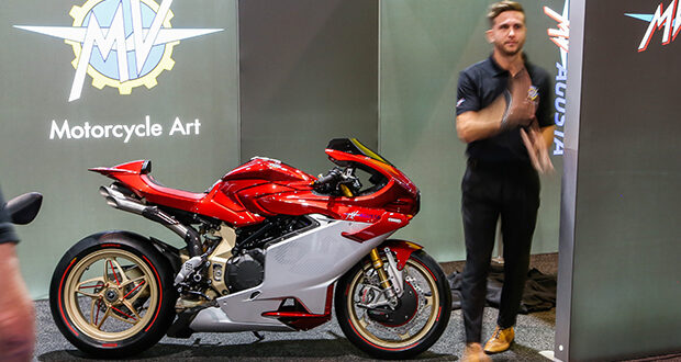 mv agusta veloce 1000