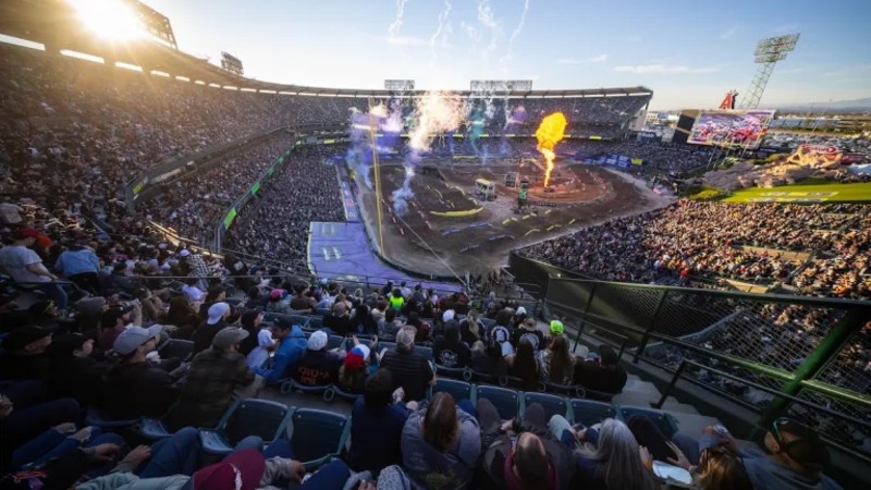 KTM's Tomac finishes first in the 450MX at the SMX opener in